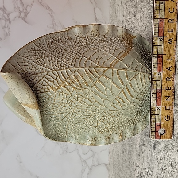 Textured Leaf Patterned Ceramic Vase - Picture 7 of 8